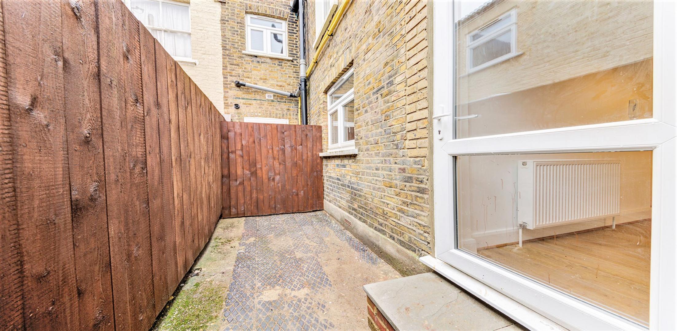 			 , 1 Bedroom, 1 bath, 1 reception Flat			 High Road, DOLLIS HILL